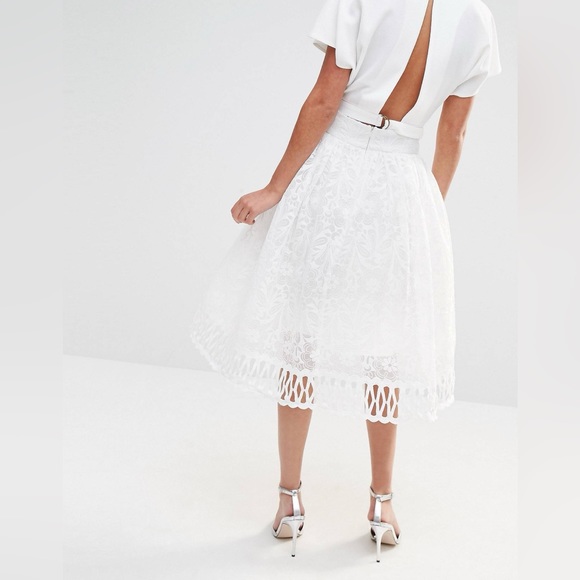 Chi Chi London Premium Lace Skirt with Cutwork Detail - Picture 3 of 12